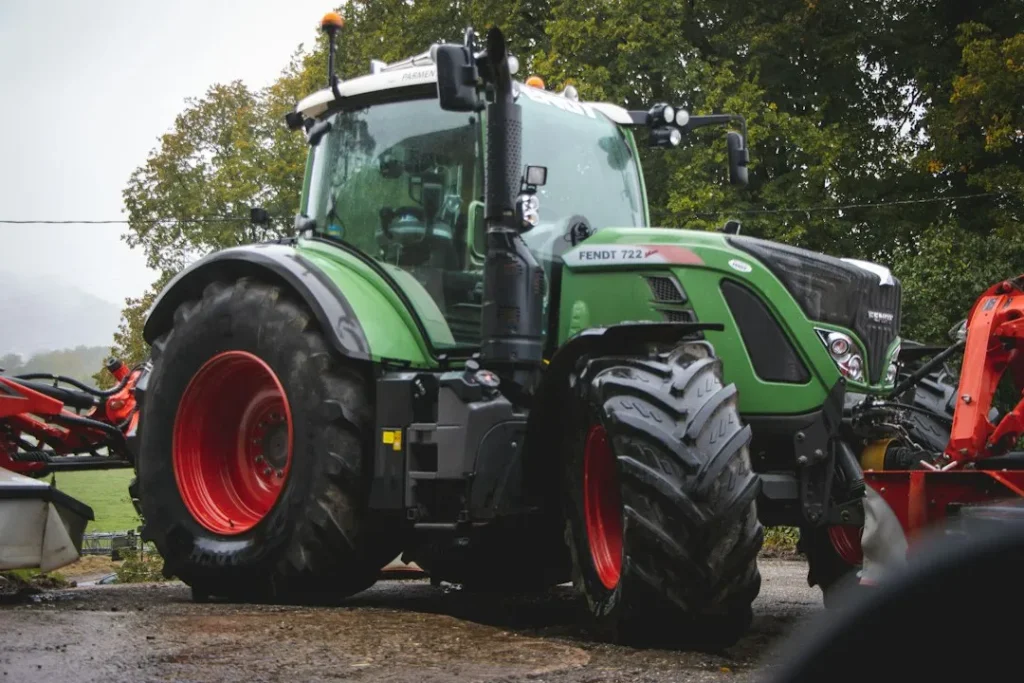 3) Installez une caméra de recul sur votre tracteur : sécurité, angles morts et manœuvres plus faciles